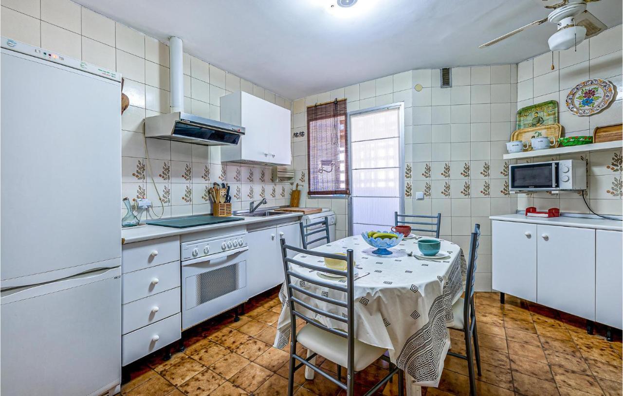 4 Bedroom Nice Apartment In Торемолинос Екстериор снимка