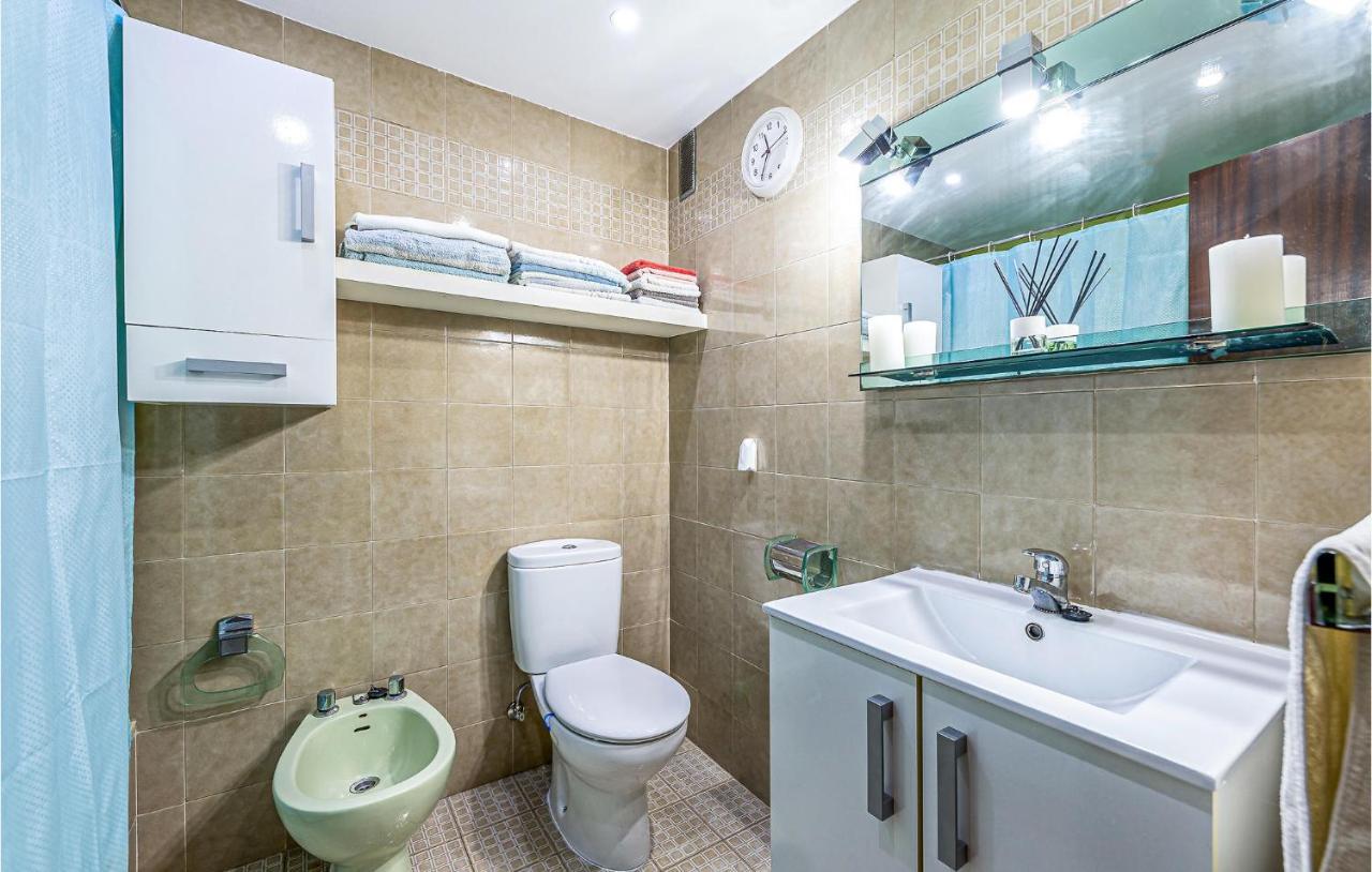4 Bedroom Nice Apartment In Торемолинос Екстериор снимка